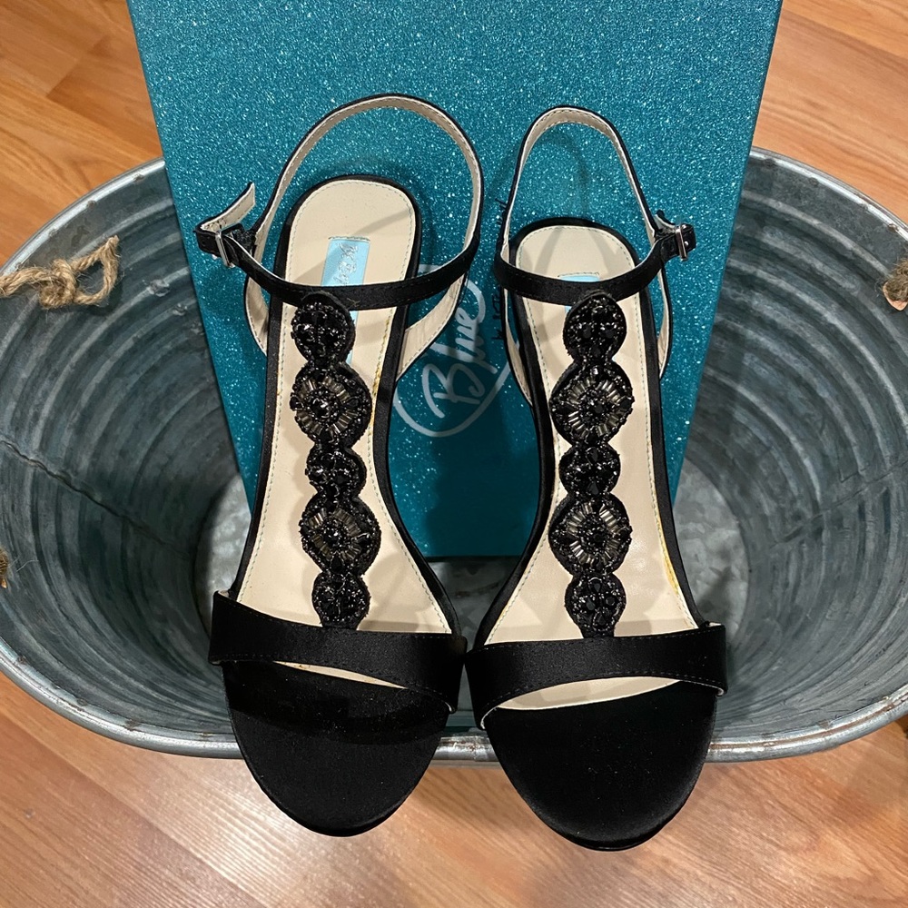 NW Betsey Johnson heels